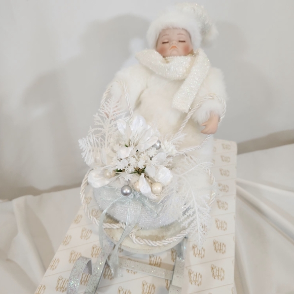 New Winter Baby in Sleigh From the Heritage Signature Collection - Picture 5 of 16